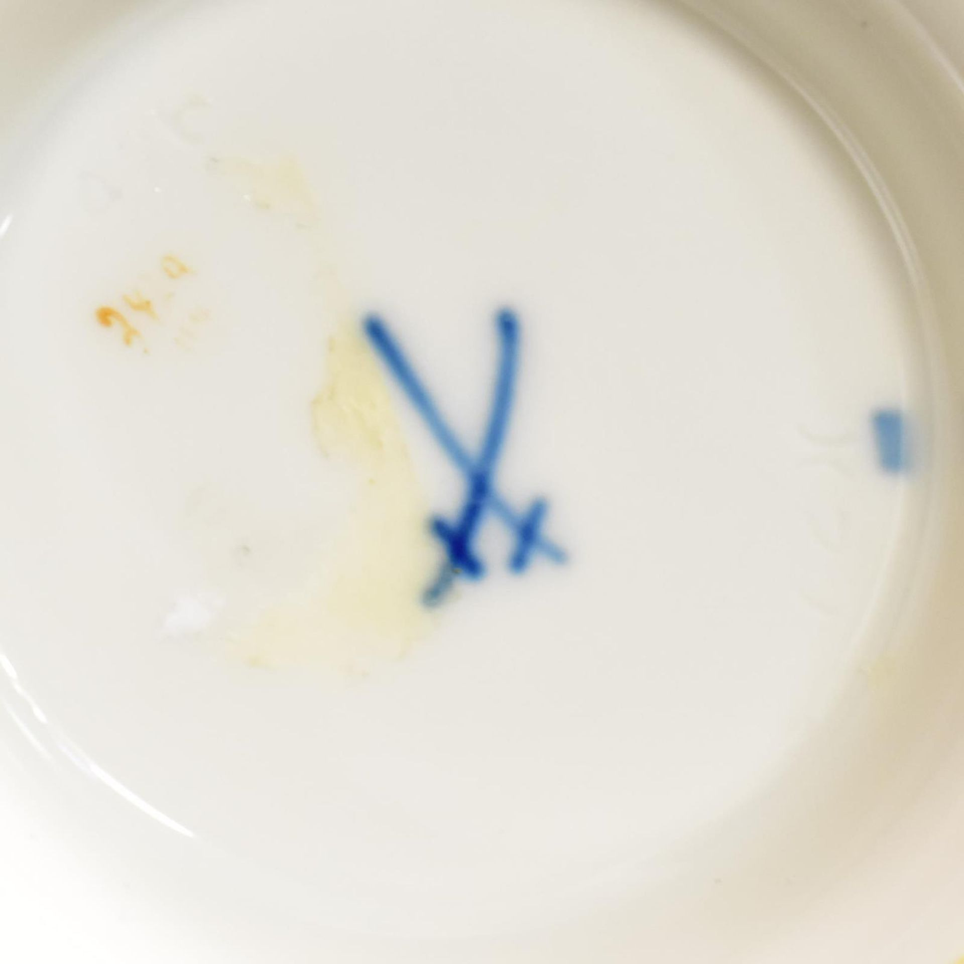 Vier Vasen. Meissen | Porzellan, Farb- und Goldstaffagen. - Bild 3 aus 3