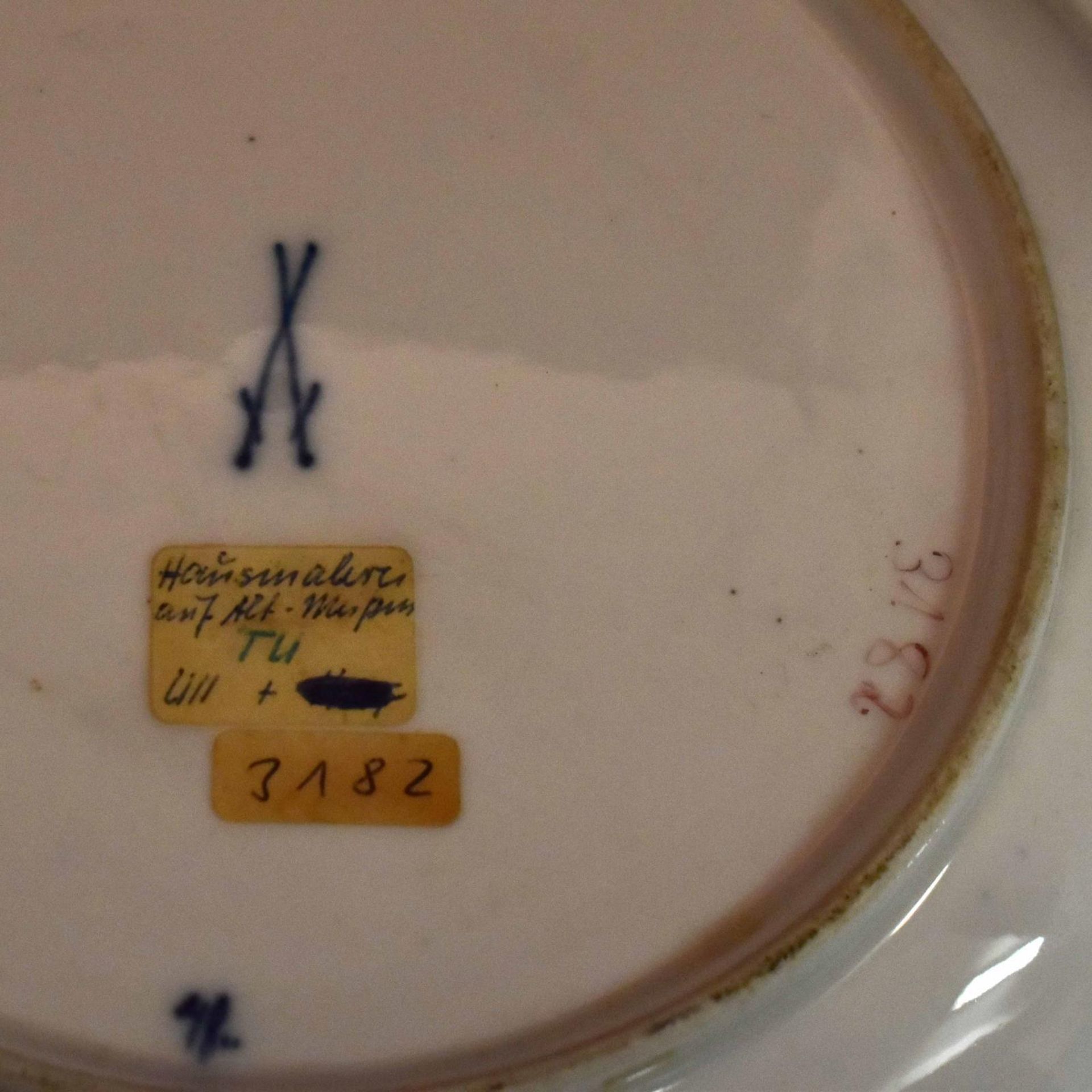 Teller und Dose. Meissen, 18. Jh. | Porzellan, Unterglasurstaffage. - Bild 3 aus 3