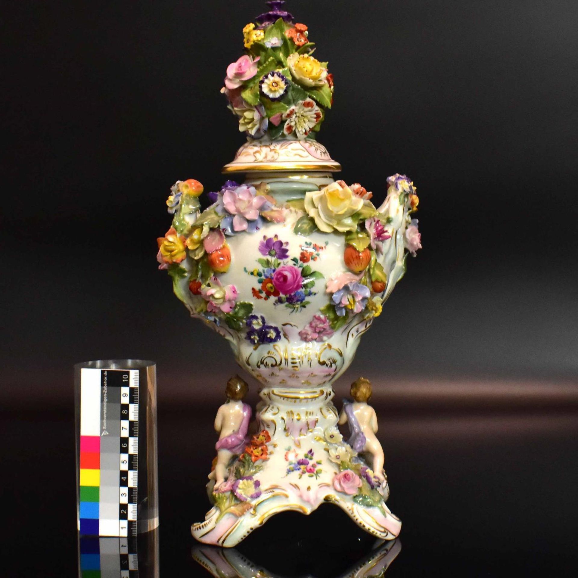 Potpourrivase. Carl Thieme, Potschappel | Porzellan, Farb- und Goldstaffage. - Bild 2 aus 3