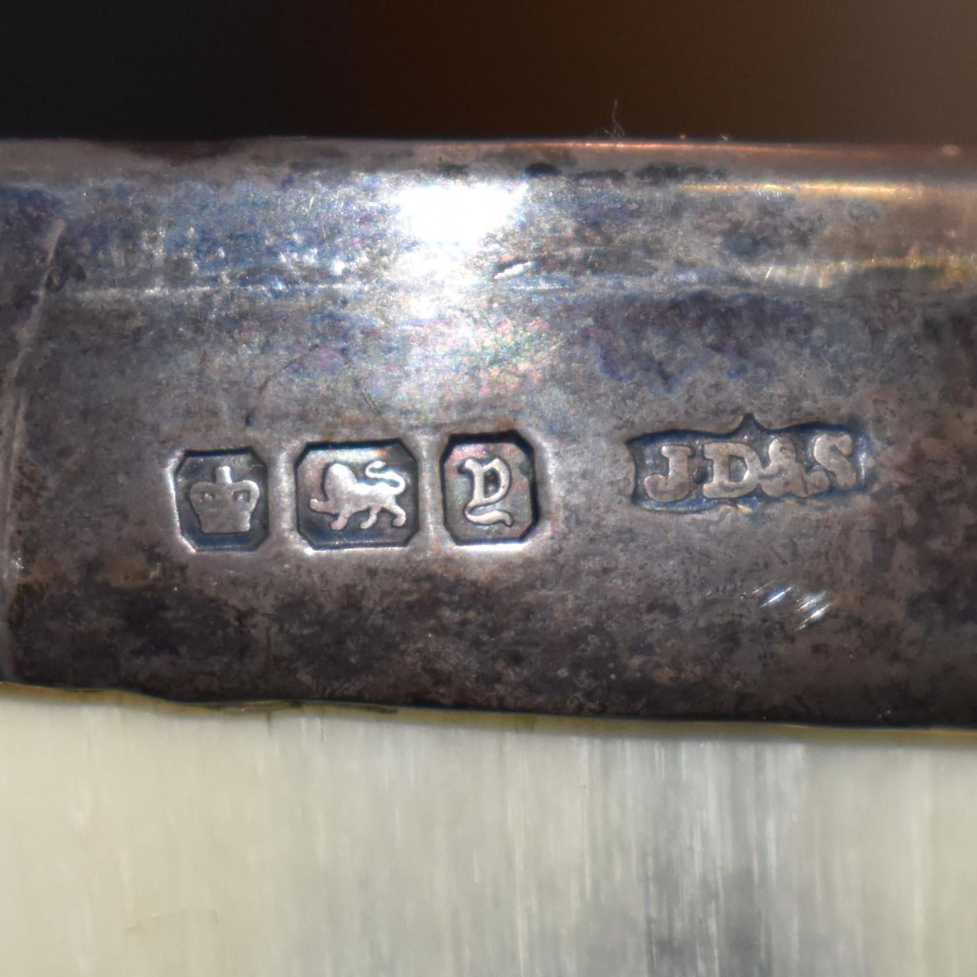 Drei Hornbecher. London, 1874, George Aldwinckle und 1882, Charles Asprey & Charles Asprey jun. s... - Bild 3 aus 4