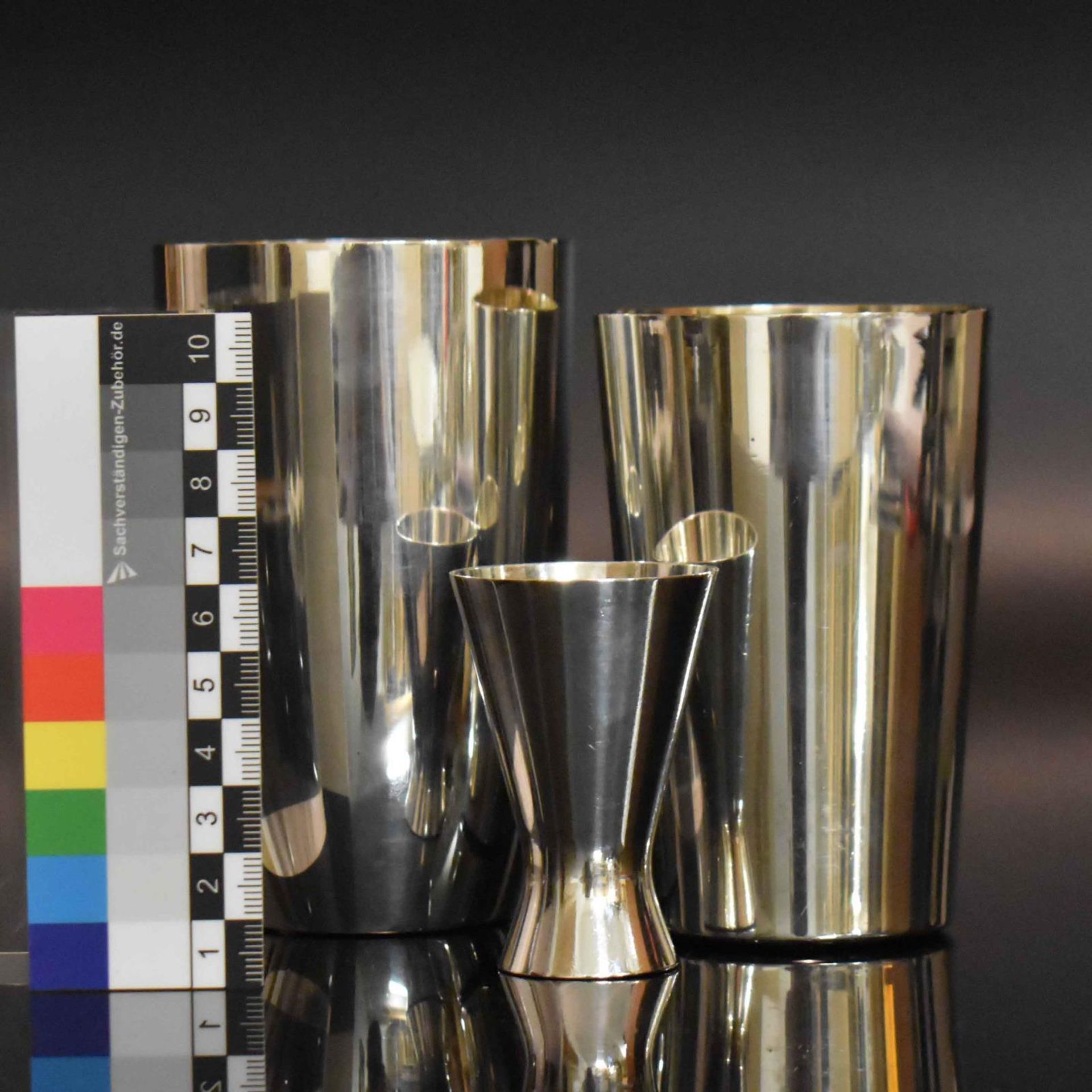 Zwei Becher und kleiner Bar-Messbecher. Italien und Deutschland, u.a. Heilbronn, Bruckmann & Söhn... - Bild 3 aus 3