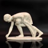 "Ährenleserin". Schwarzburger Werkstätten, nach Entwurf von A. Storch | Porzellan, weiß.