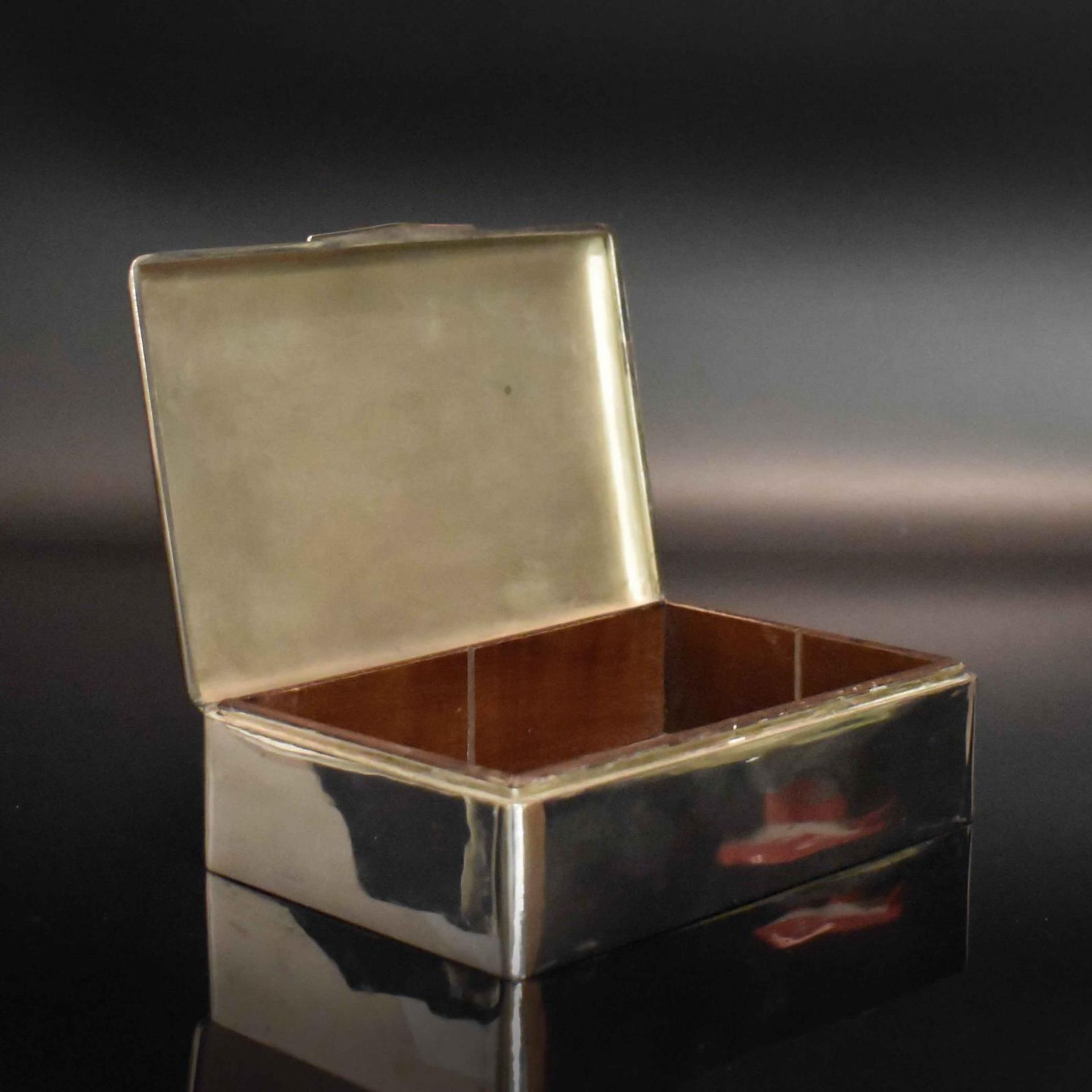 Dose. Österreich-Ungarn, Pest, 1872 - 1922 | Silber, Holzkern. - Bild 2 aus 3