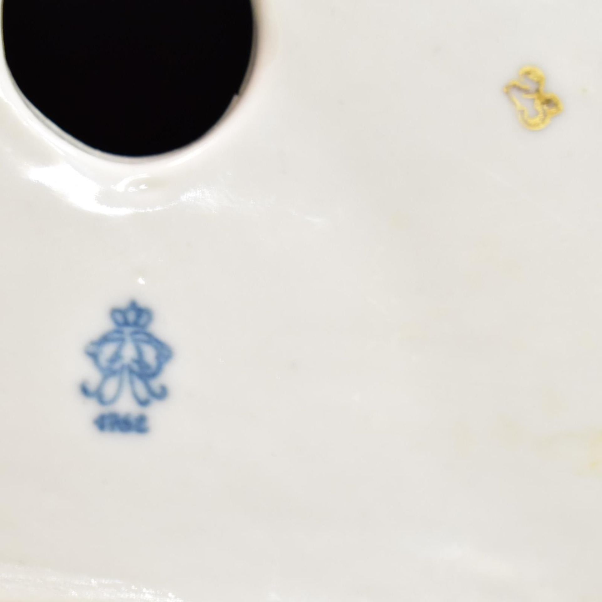 "Burgunderin". Aelteste Volkstedter, nach einem Modell der Schwarzburger Werkstätten, Entwurf E.... - Bild 4 aus 4