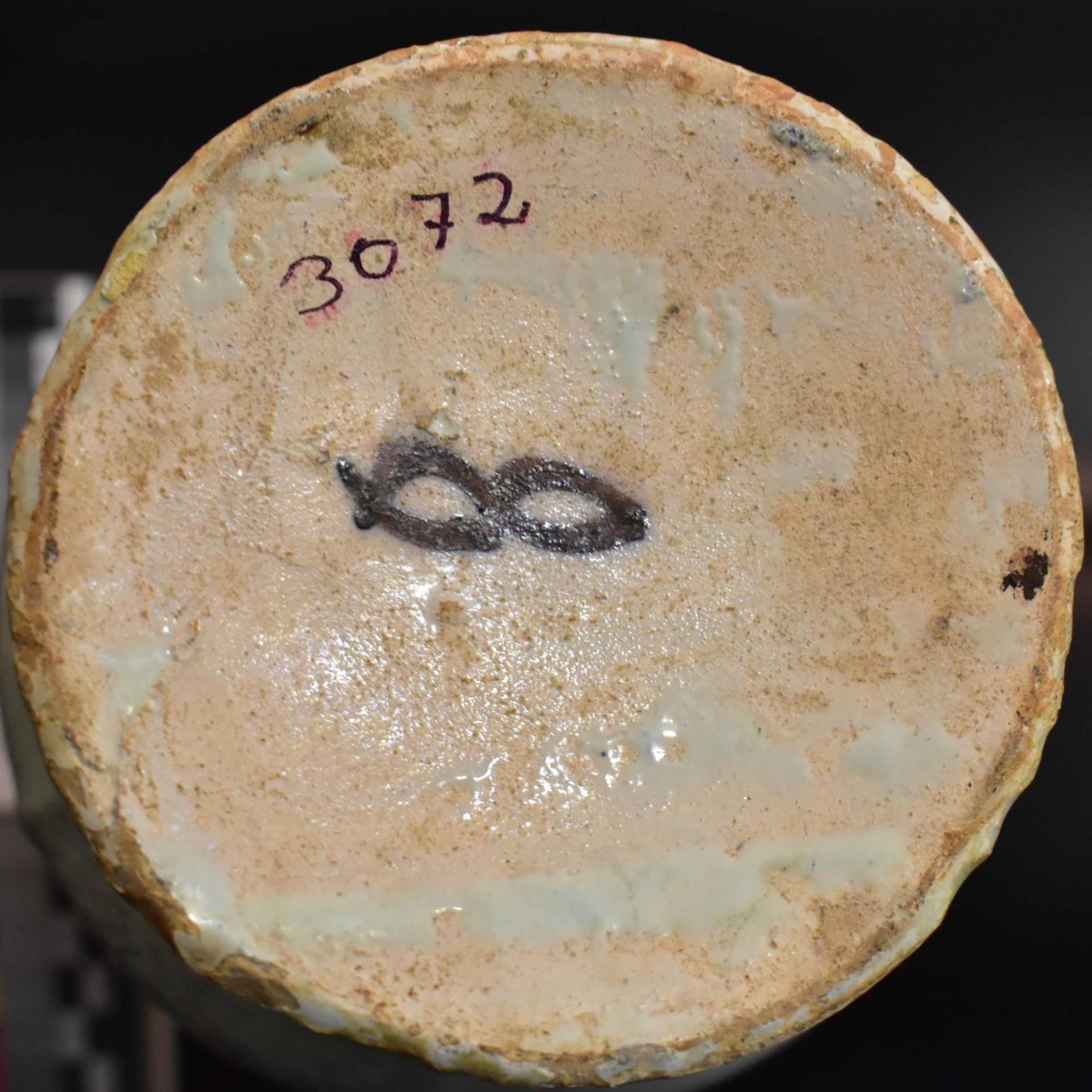 Knoblauchvase. Frankfurt, 18. Jh. | Fayence. - Bild 4 aus 4