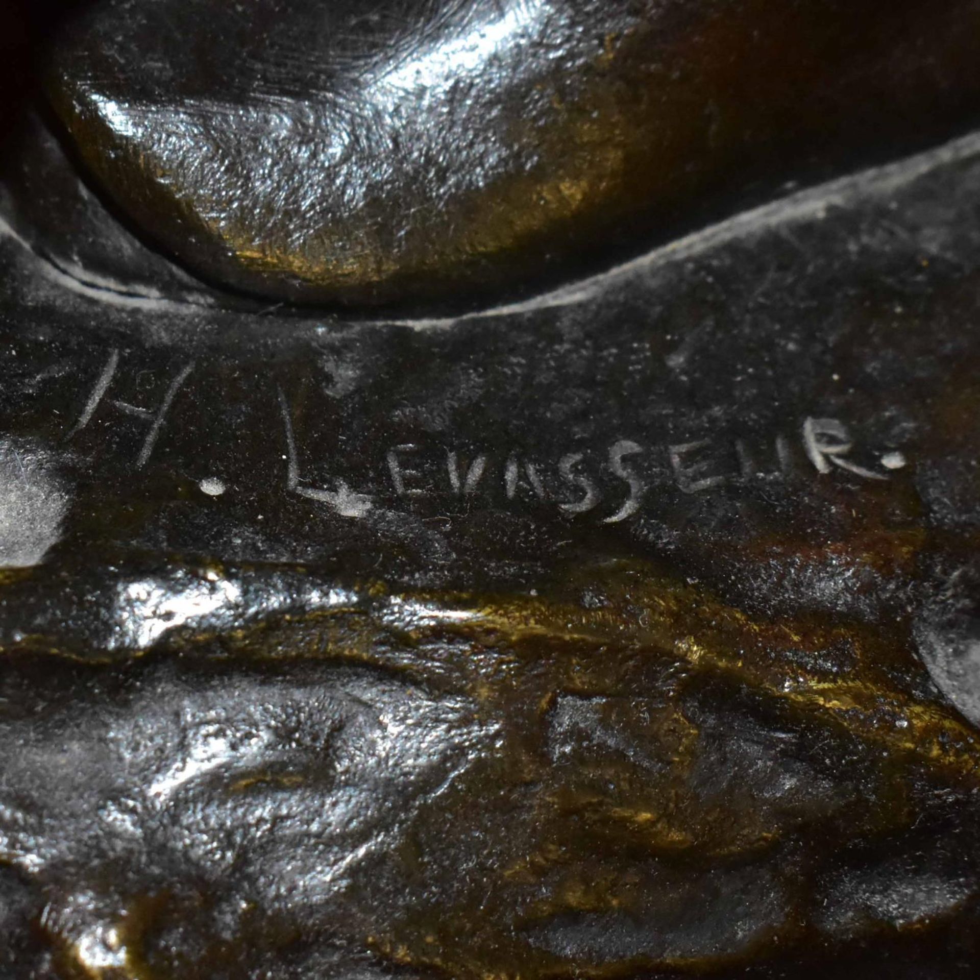 LEVASSEUR, HENRI LOUIS, NACH. Stahlarbeiter. Bronze, patiniert. - Bild 5 aus 5