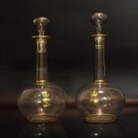 Ein Paar Karaffen. 19./20. Jh. | Farbloses Glas, Goldstaffage.