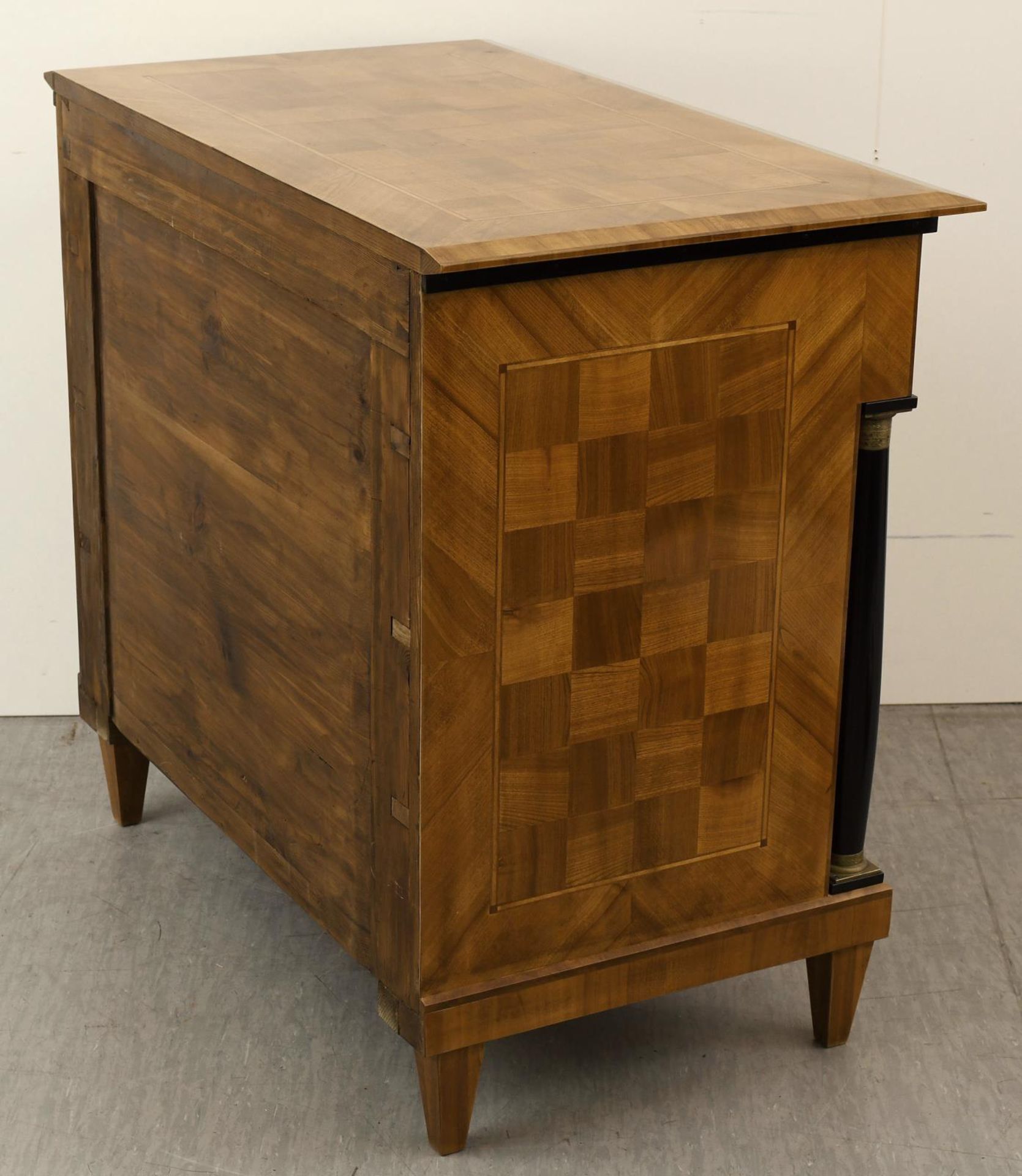 Kommode. Biedermeier-Stil | Kirschholz (?), furniert. - Bild 2 aus 2