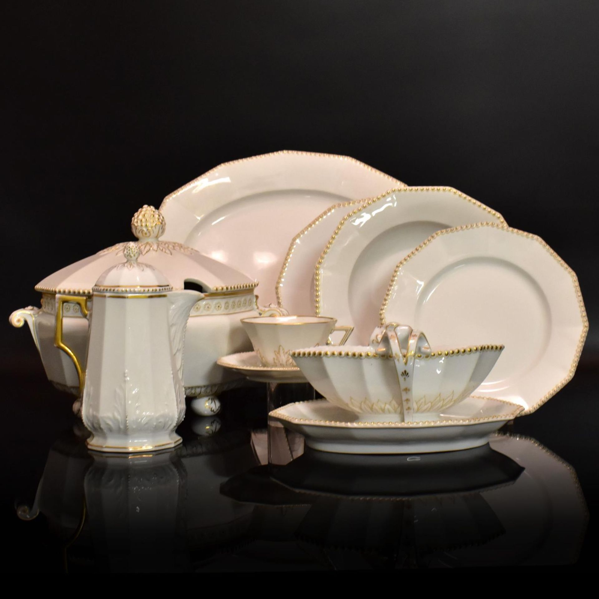 Speiseteilservice, 41tlg. Nymphenburg | Porzellan, Goldstaffagen.