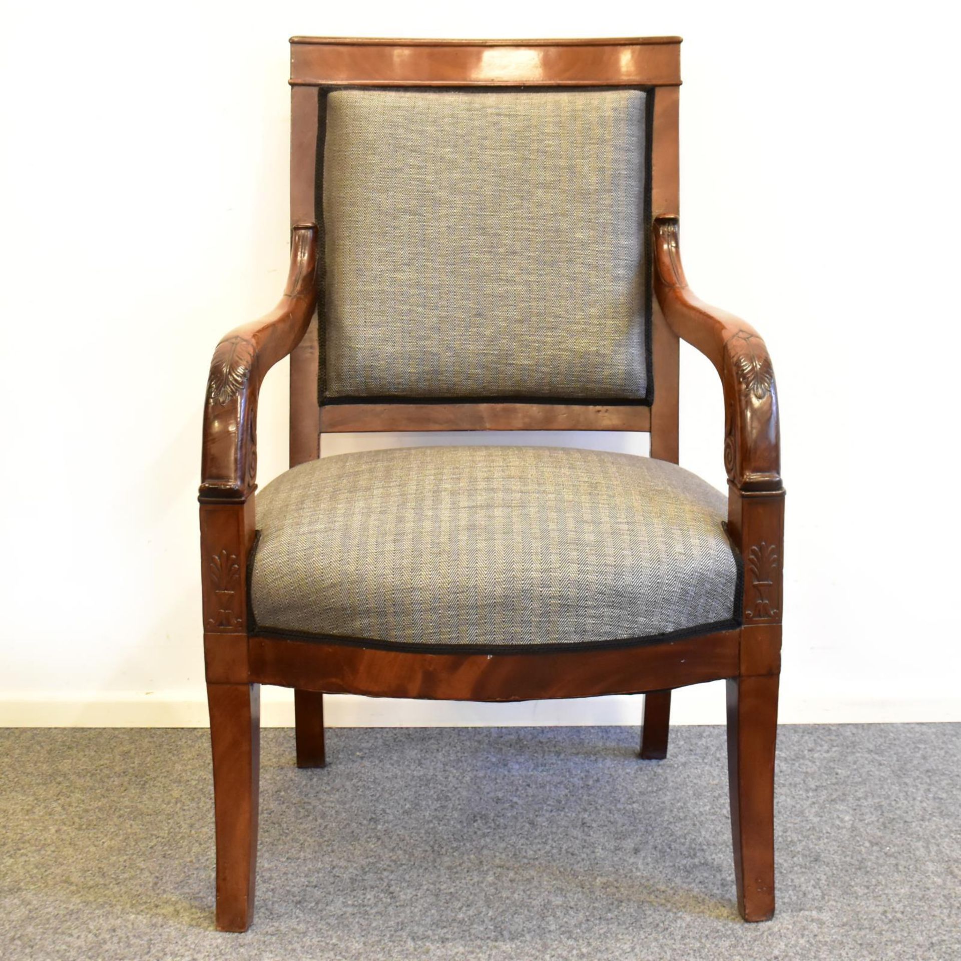 Armlehnstuhl. Um 1900, Directoire Stil | Mahagoni (?). Stoffbezug.