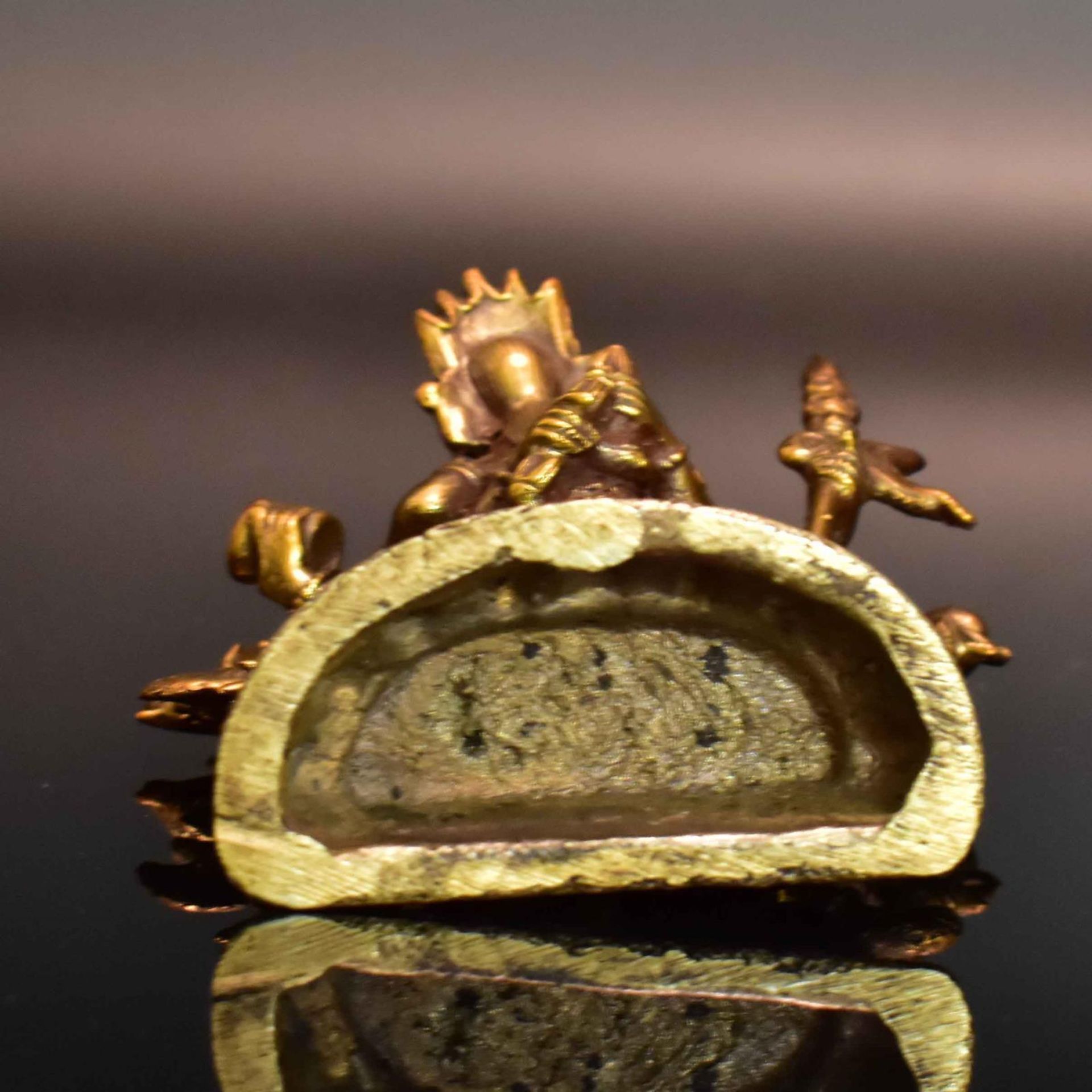 Samvara in yab yum. Tibet (wohl) | Bronze, Reste von Vergoldung. - Bild 3 aus 3