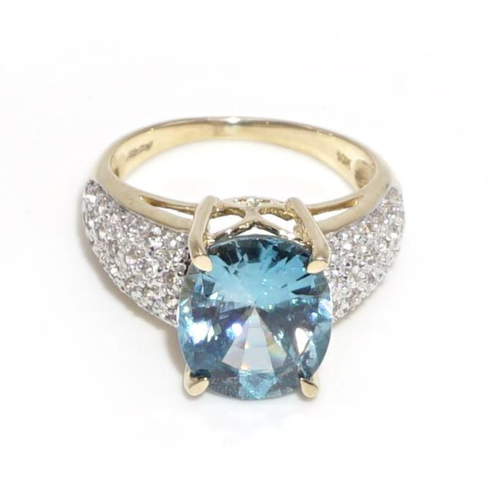 Ring. 10 K GG und WG.