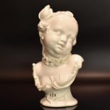 Mädchenbüste. Nymphenburg, nach Entwurf von F. A. Bustelli | Porzellan, weiß.