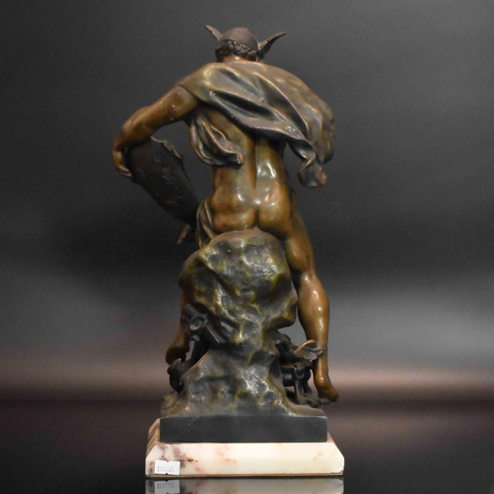 Hermes. 19./20. Jh. | Zinkguss, patiniert. Marmorplinthe. - Bild 5 aus 5