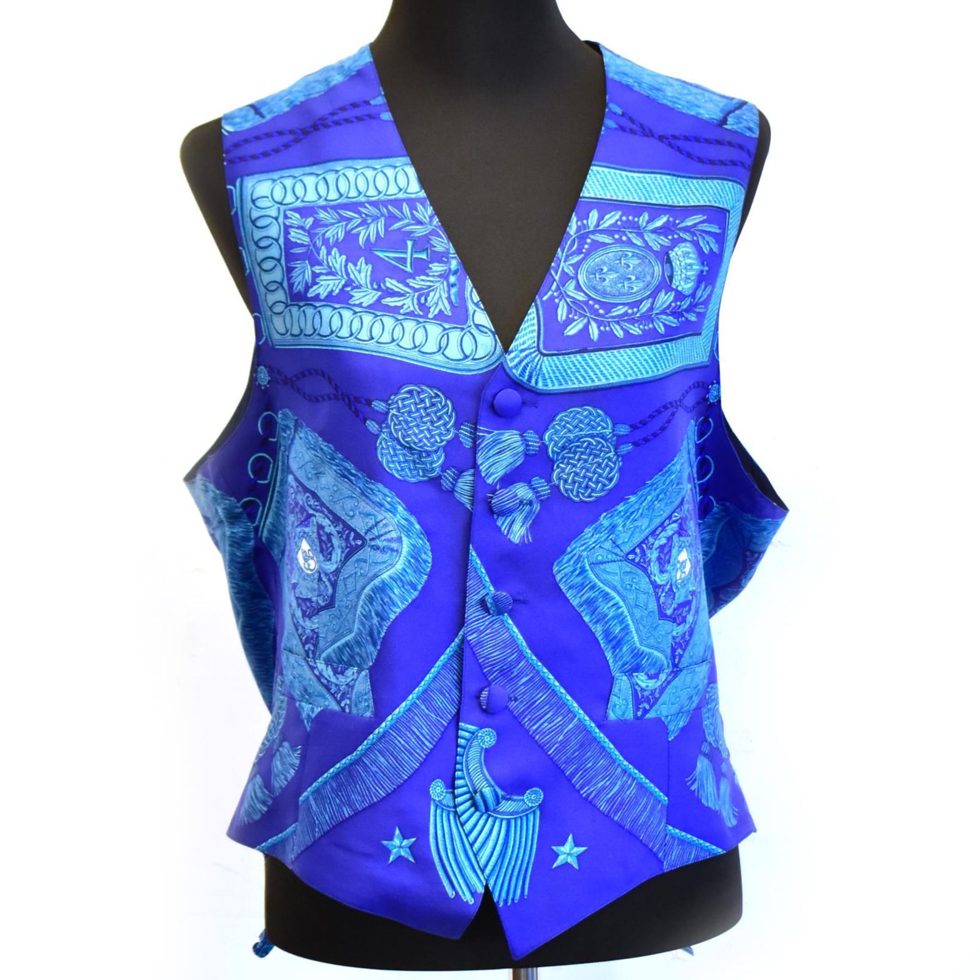 Drei Vintage-Westen. Hermès | 100% Seide, Wolle u.a. - Bild 2 aus 5