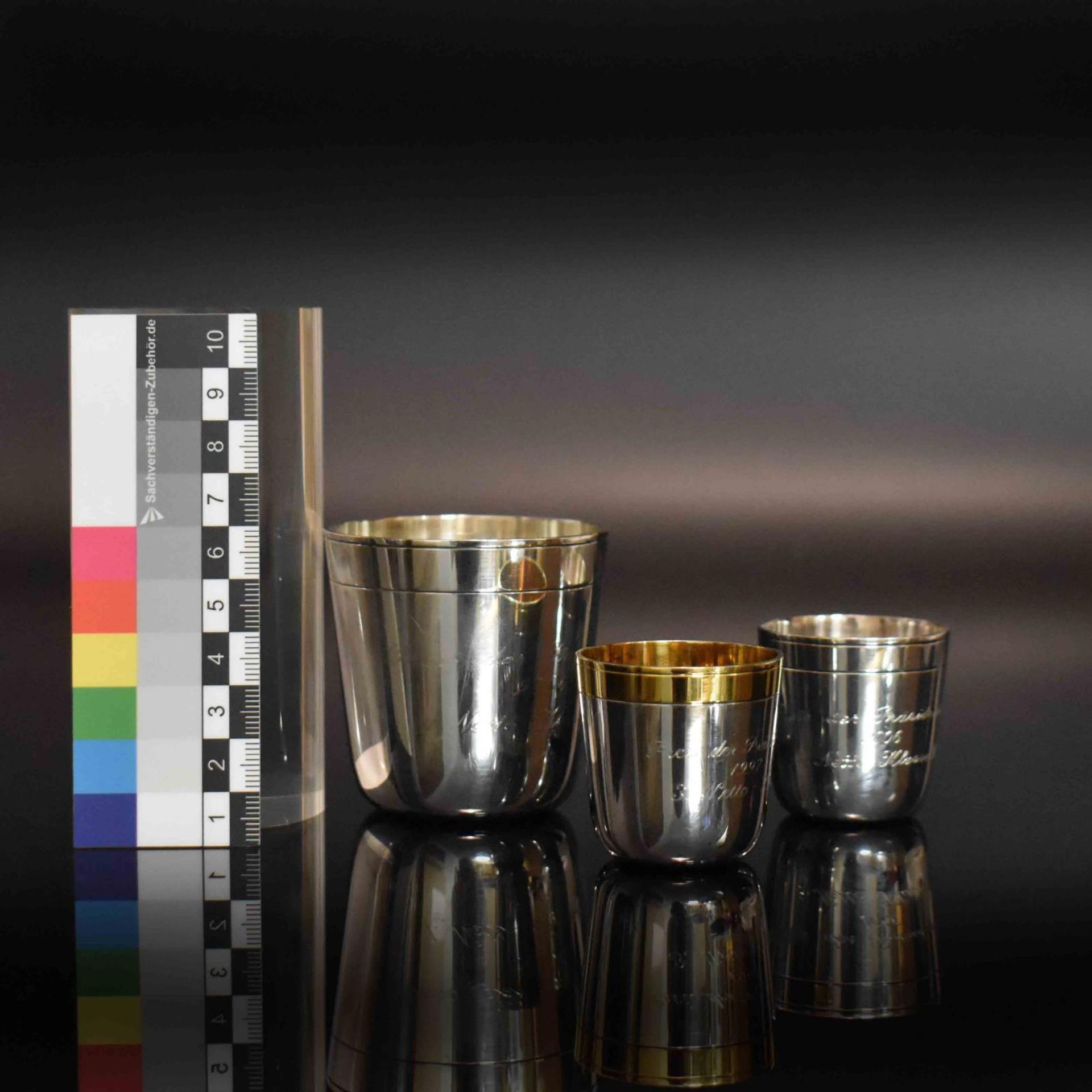 Drei Becher. Bremen, 20. Jh., Koch & Bergfeld | Silber, tlw. vergoldet. - Bild 2 aus 3