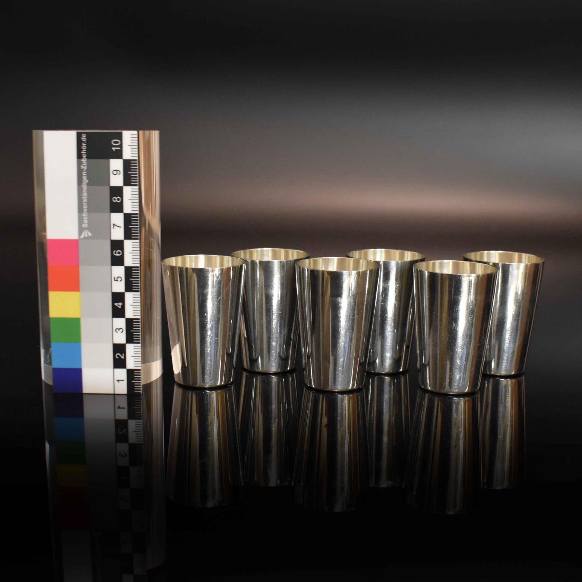Satz von sechs Schnapsbechern. Schwäbisch Gmünd, 20. Jh., Gayer & Krauss | Silber. - Bild 2 aus 3