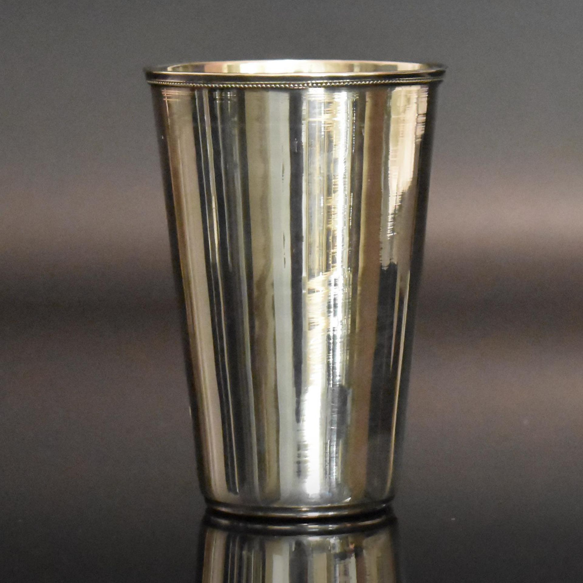 Becher. Silber, innen vergoldet.