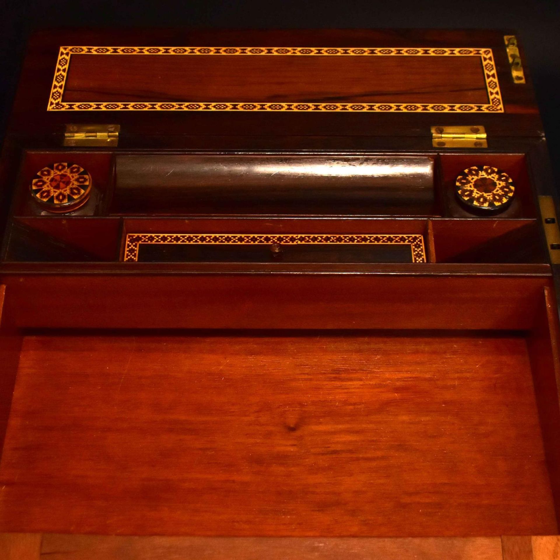 Tunbridge Ware Schreibpult. Tunbridge Wells, Kent, England | 2. H. 19. Jh. Verschiedene Holzfurni... - Bild 3 aus 3