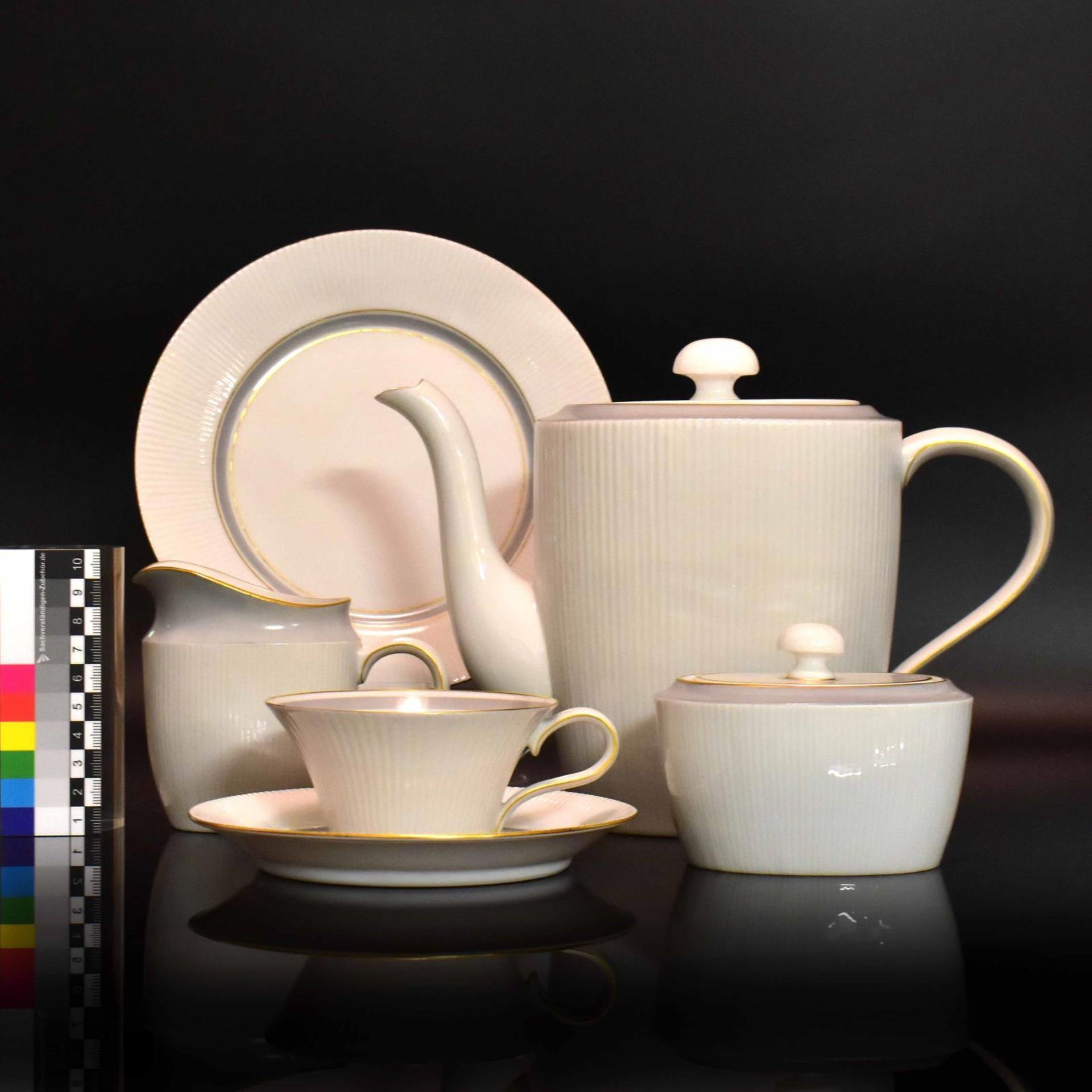 Teeservice für sechs Personen. Nymphenburg, nach Entwurf von W. von Wersin | Porzellan, sparsame... - Bild 2 aus 3