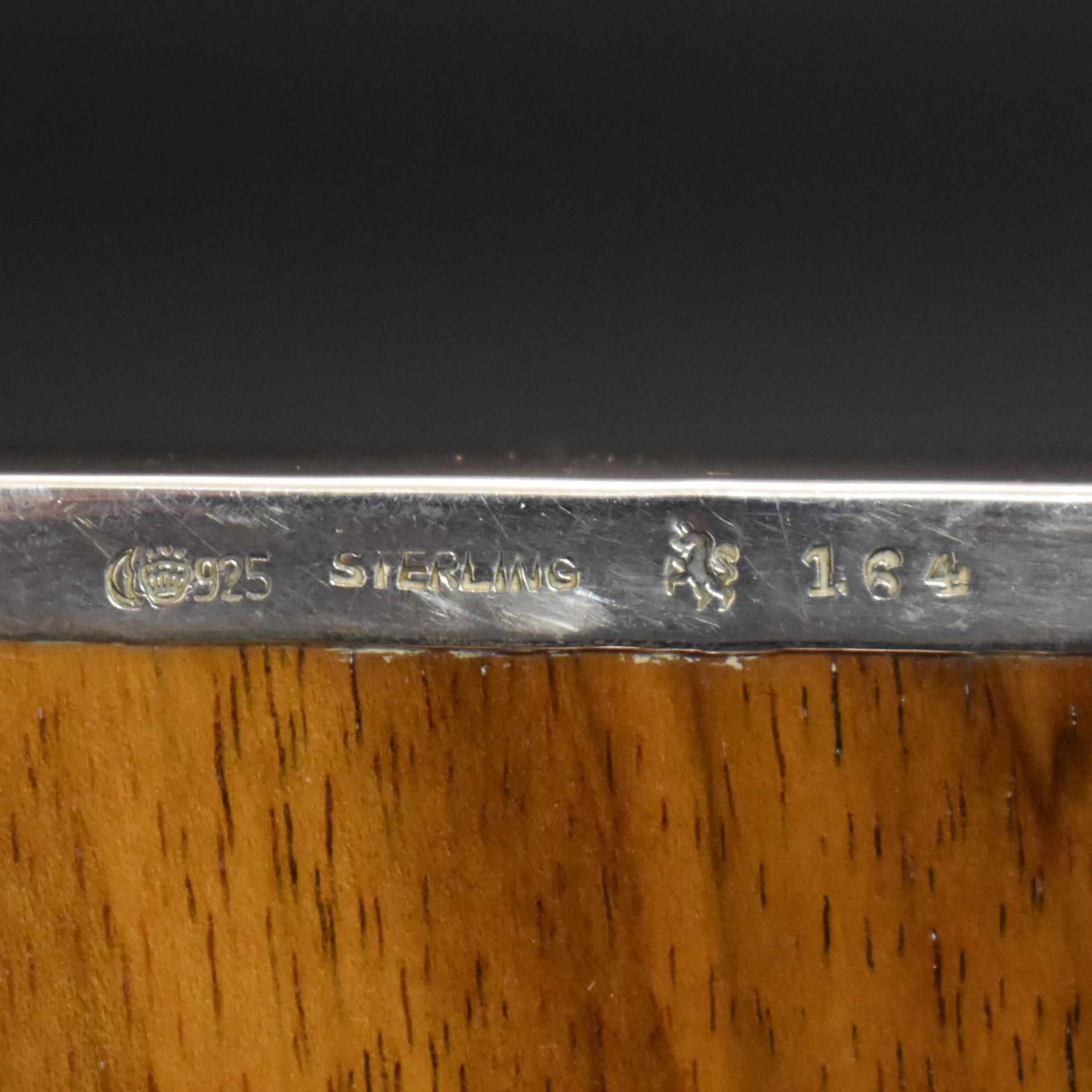 Zigarettendose. Schwäbisch Gmünd, 20. Jh., Gebrüder Kühn | Silber, Holzkern. - Bild 4 aus 4