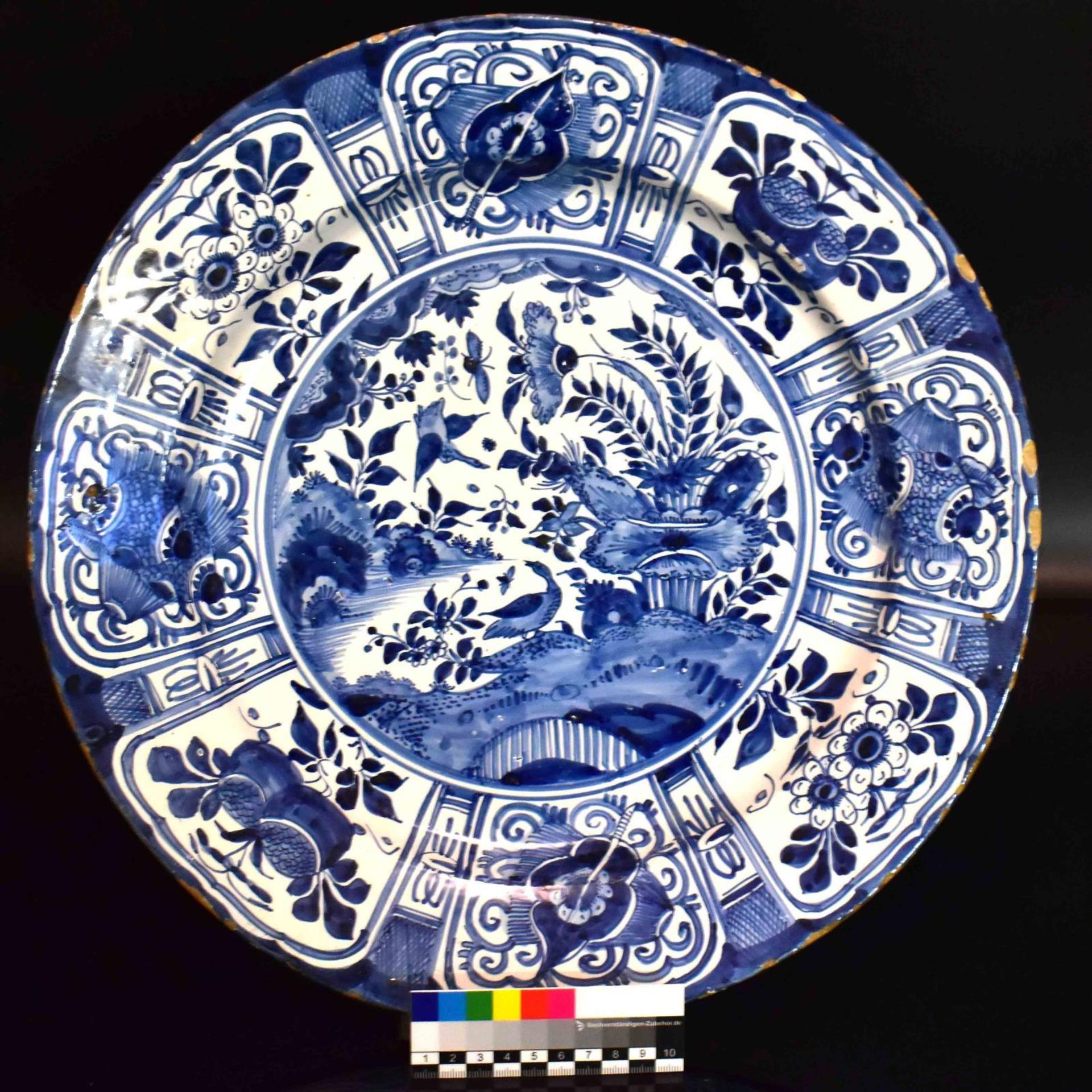 Große Platte. Wohl Delft, 17./18. Jh. | Fayence. - Bild 2 aus 2