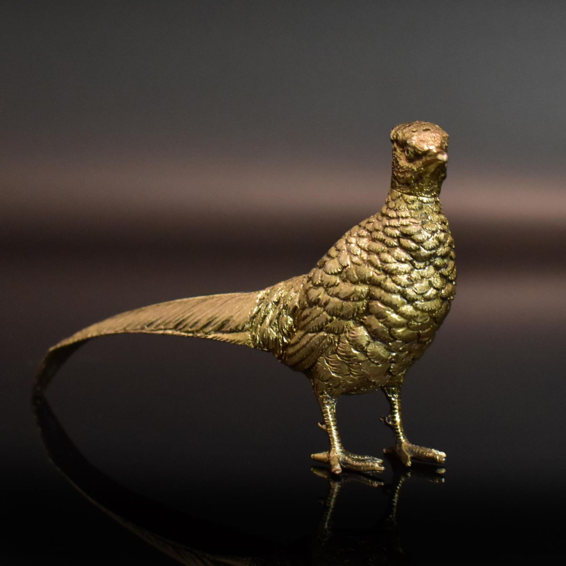 Salzstreuer in Form eines Fasans. London, 1921, William Hornby | Silber, tlw. vergoldet.