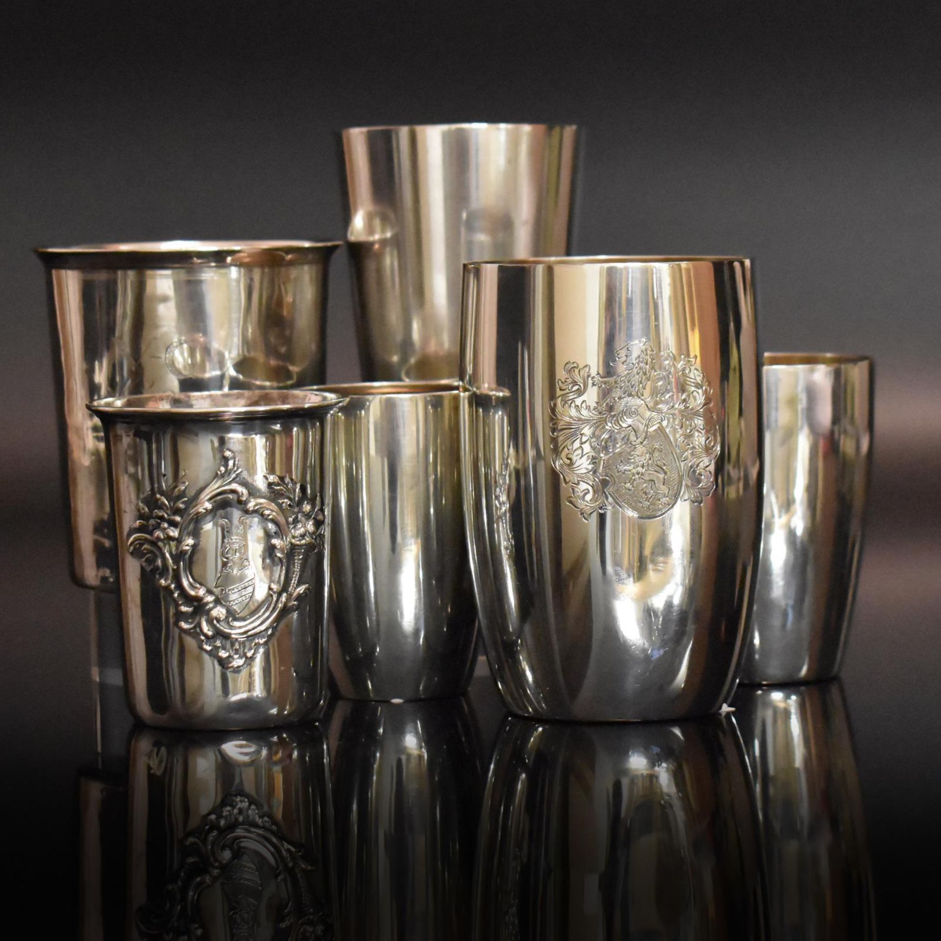 Sechs Becher. Deutschland, Frankreich und Schweden, 20. Jh. | Silber, tlw. innen vergoldet.