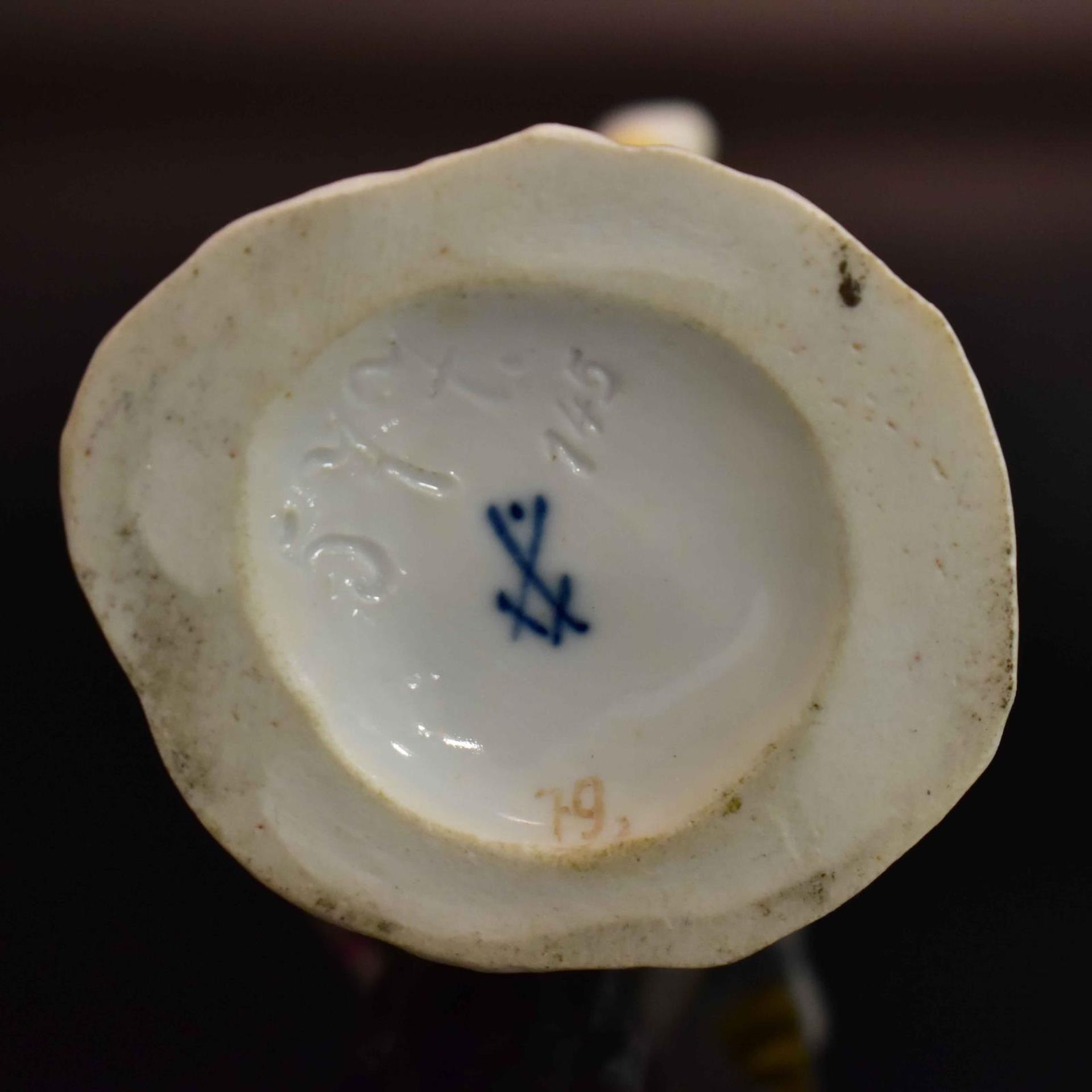 Harlekin. Meissen, Pfeifferzeit, nach Entwurf von P. Reinicke | Porzellan, farbig staffiert. - Bild 3 aus 3