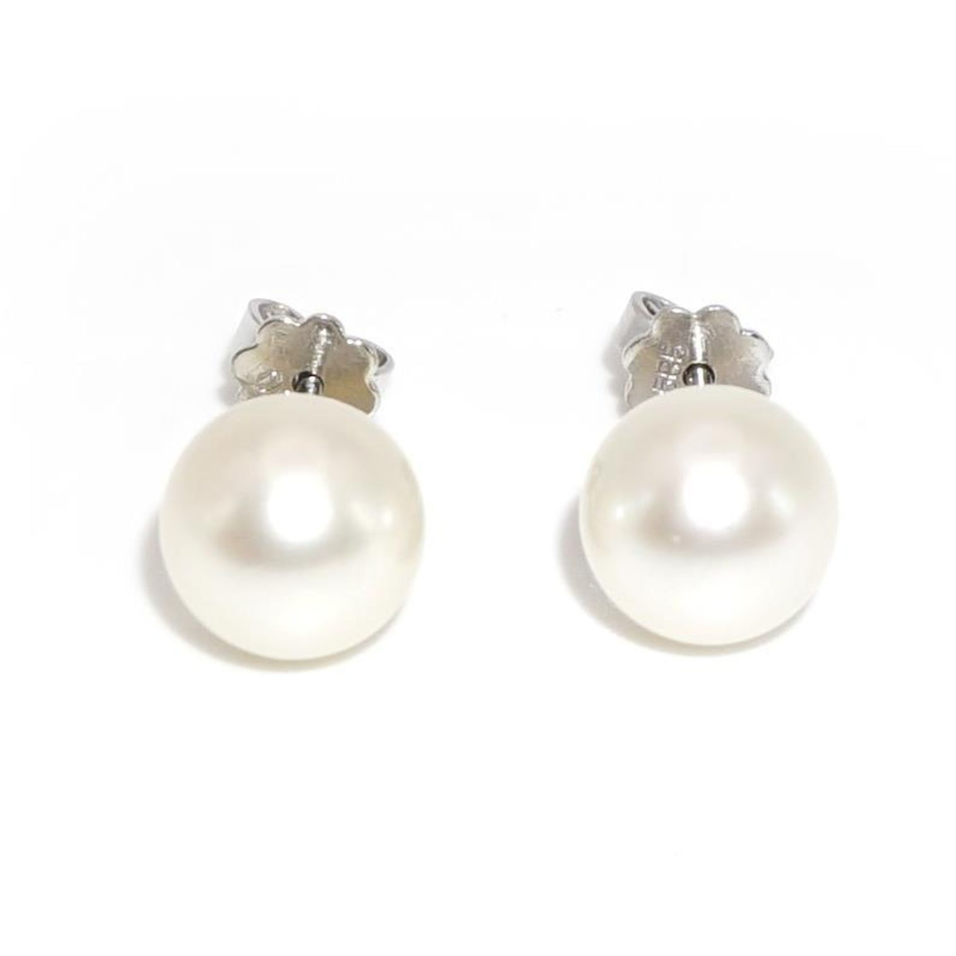 Ein Paar Ohrstecker. 14 K WG. Ein Drücker 18 K WG.