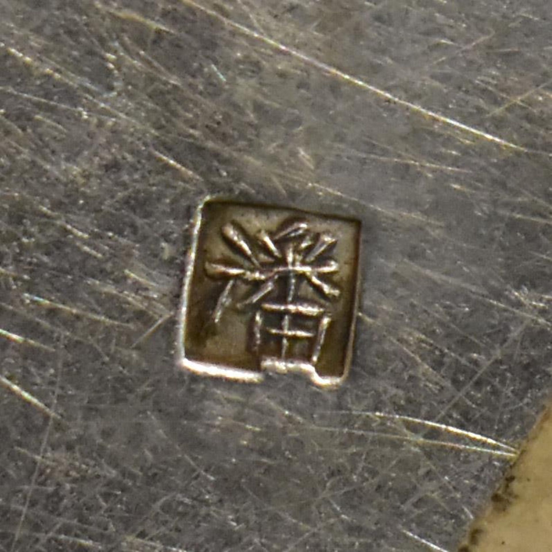 Dose. China | Silber, Niello. - Bild 3 aus 3