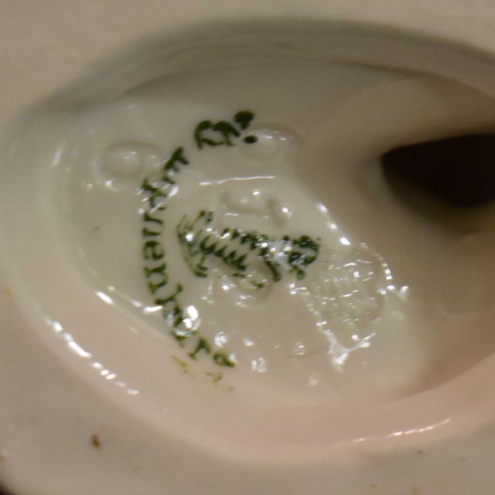 Pfauentaube und Hahn. Nymphenburg, nach Entwurf von L. Scherf bzw. Reiner | Porzellan, weiß. - Bild 3 aus 3