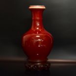Vase. China, wohl Qing | Porzellan, Sang-de-Boeuf-Glasur.