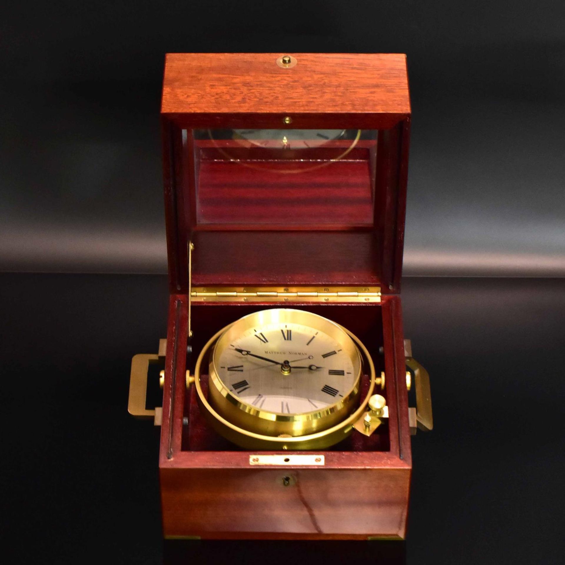 Chronometer, Matthew Norman. Schweiz, 20. Jh. | Mahagoni. Messing. Glas. - Bild 2 aus 4