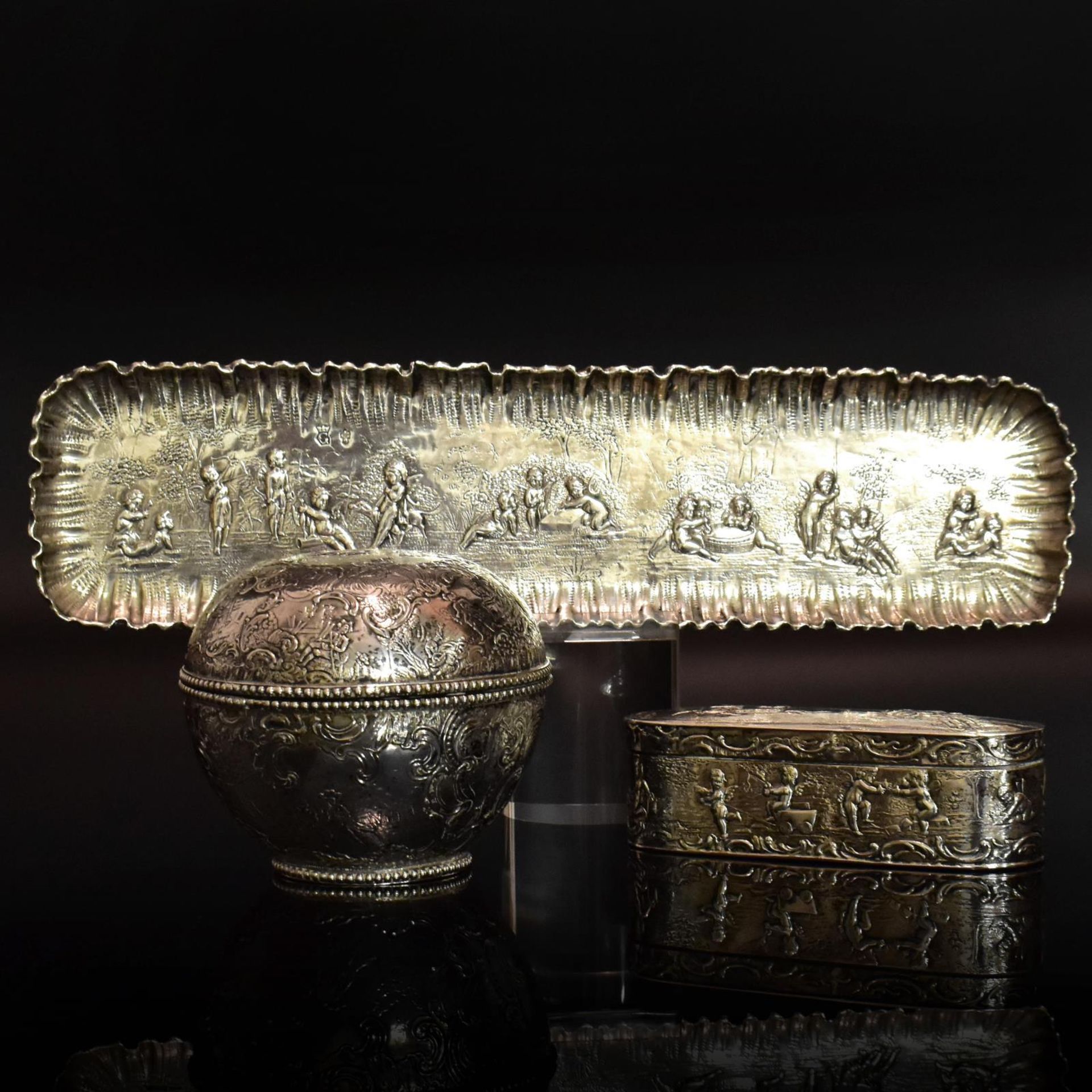 Griffelschale, Tabatiere und Dose. Wohl Hanau | Silber, tlw. innen vergoldet.