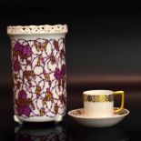 Vase und Mokkatasse mit Untertasse. Nymphenburg, nach Entwurf von A. Niemeyer (Form und Dekor) |...