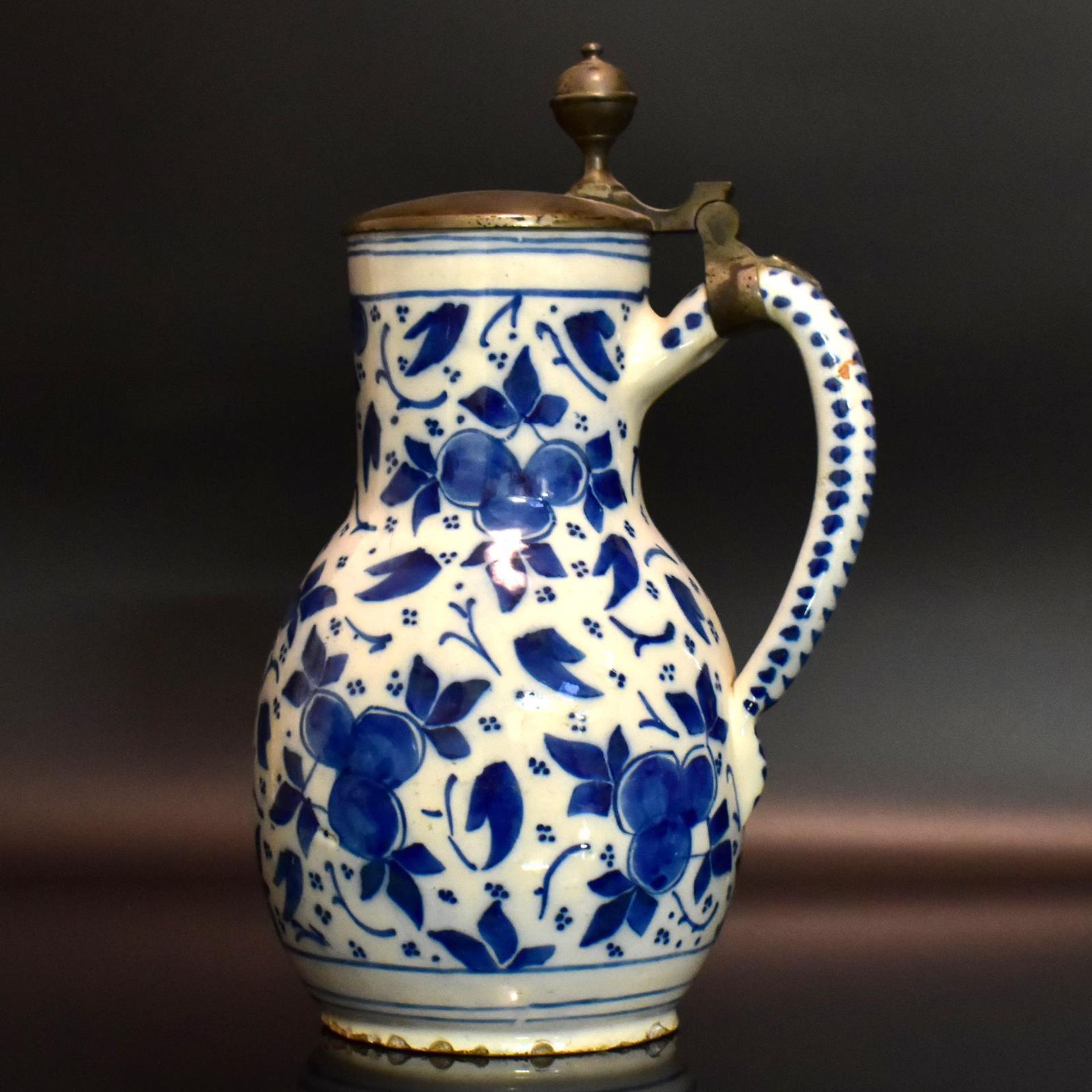 Weithalskrug. Wohl Delft, 17./18. Jh. | Fayence, Zinndeckel.