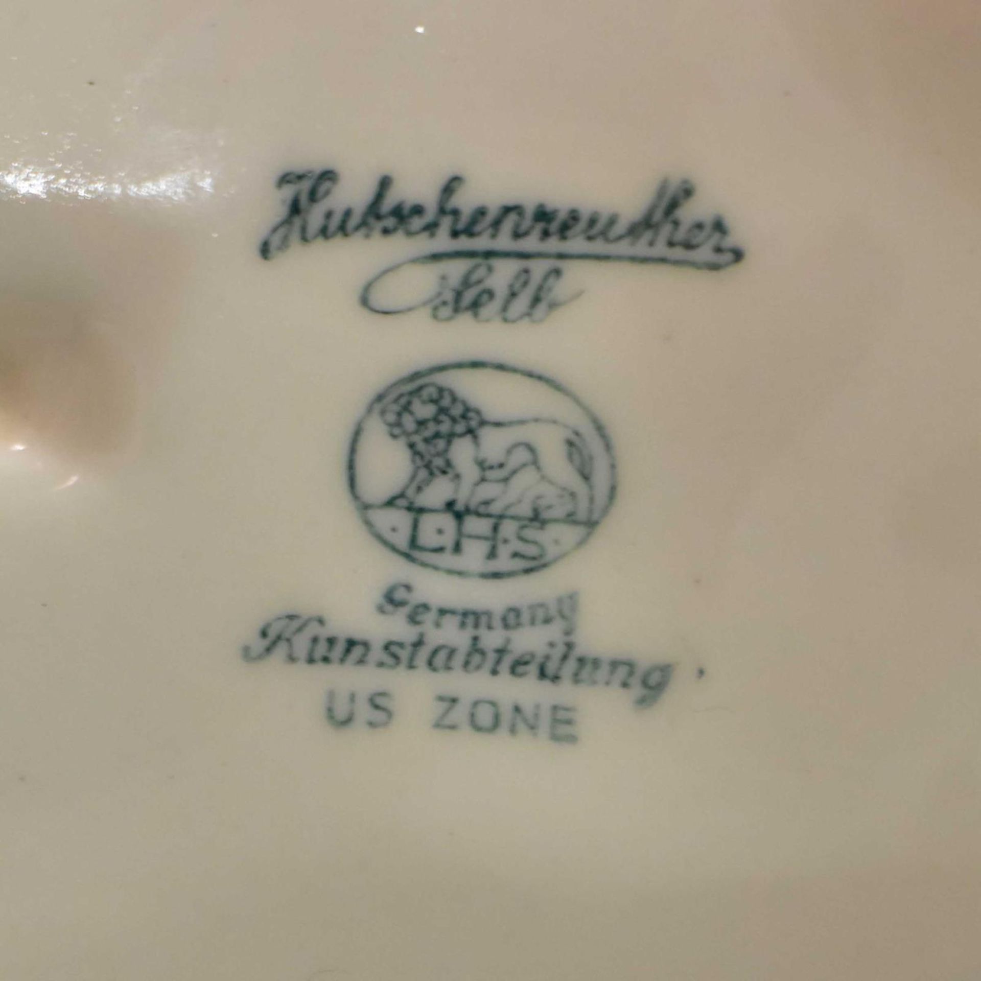 "Spaziergang". Hutschenreuther, nach Entwurf von K. Tutter | Porzellan, Unterglasurstaffage. - Bild 3 aus 3