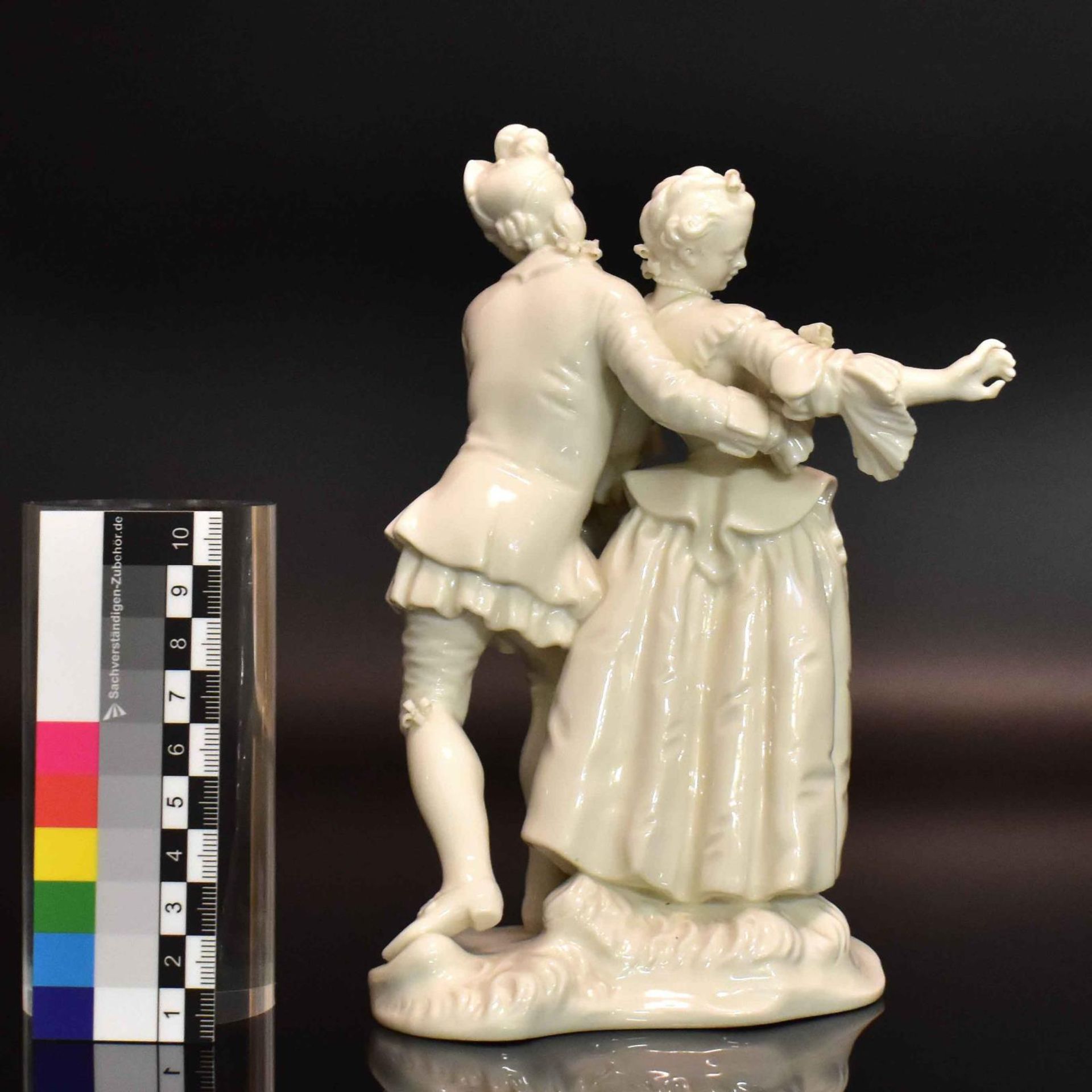 Läufer mit Consortin. Nymphenburg, nach Entwurf von F.A. Bustelli | Porzellan, weiß. - Bild 2 aus 3