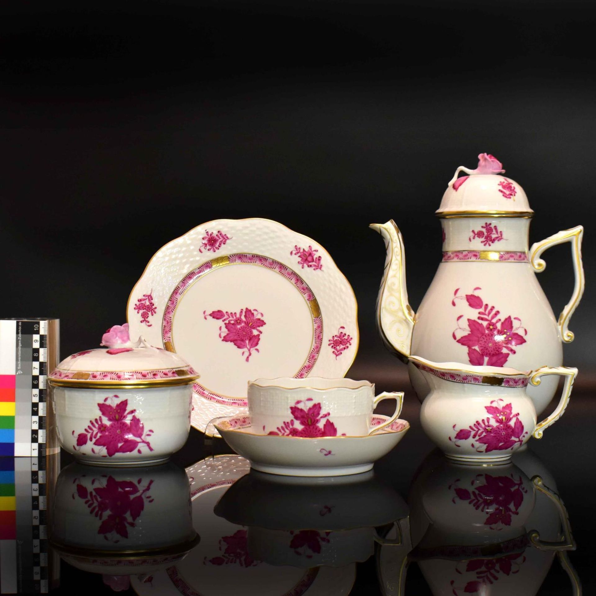 Kaffeeservice für sechs Personen. Herend | Porzellan, Farb- und Goldstaffagen. - Bild 2 aus 3
