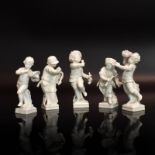 Fünf Monatsfiguren. KPM Berlin | Porzellan, weiß.