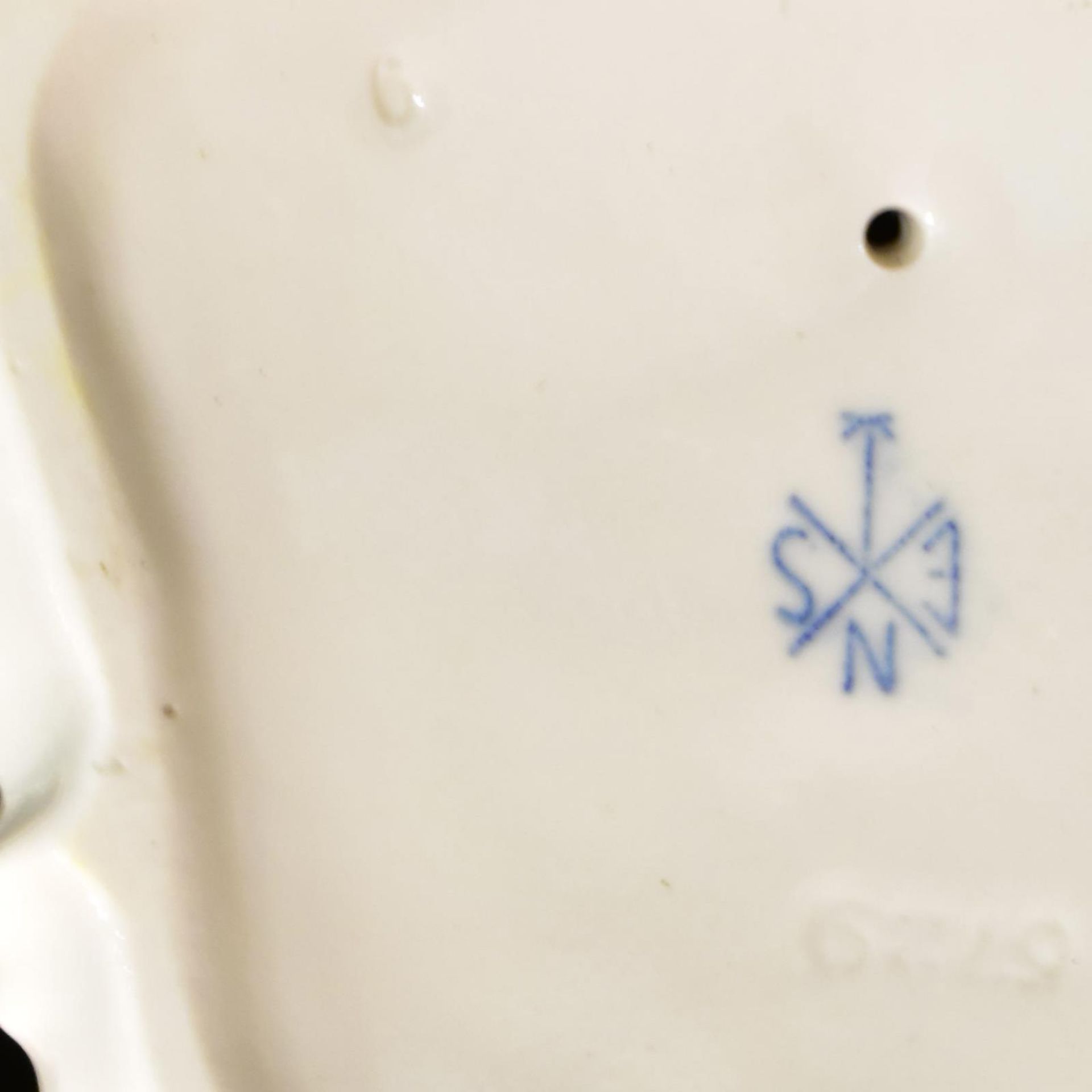 Balzender Birkhahn. Karl Ens, 20. Jh. | Porzellan, Unterglasurstaffage. - Bild 4 aus 4