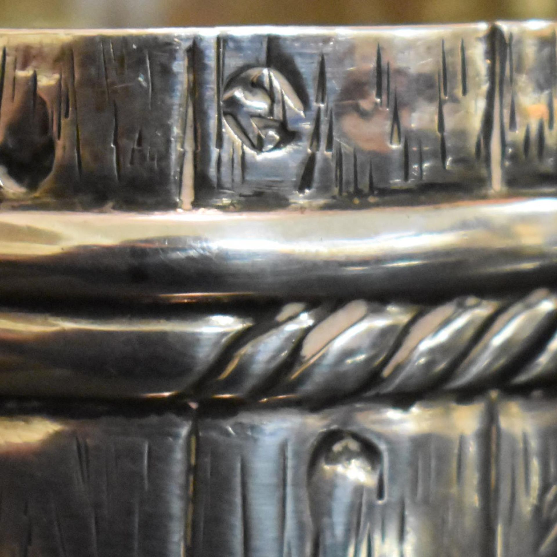 Kleiner Fassbecher. Wohl Hanau, Ende 19. Jh., Gebrüder Gutgesell | Silber. - Bild 7 aus 7