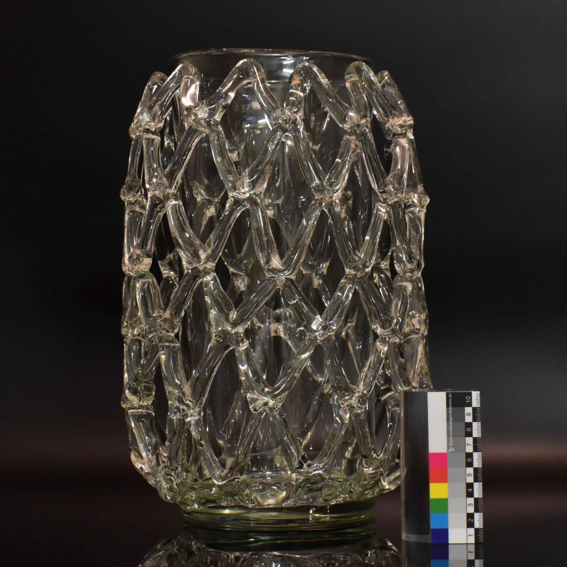 Netzvase. 20. Jh. | Farbloses Glas. - Bild 2 aus 2