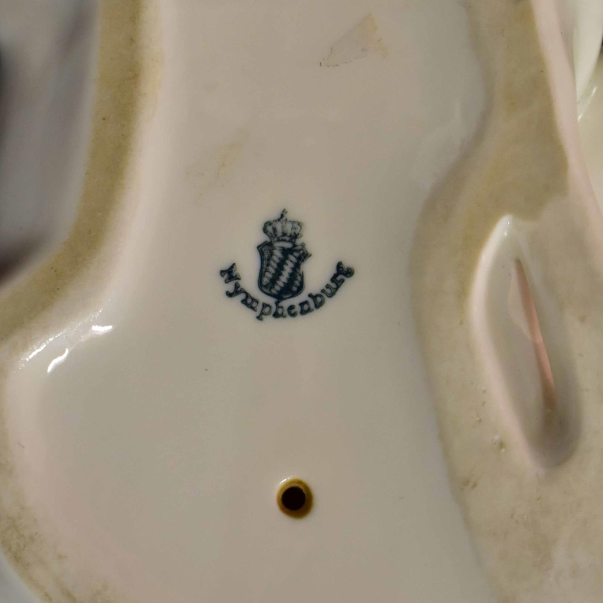 Liegender Rehbock. Nymphenburg, nach Entwurf von T. Kärner | Porzellan, weiß. - Bild 3 aus 3