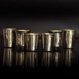 Sechs Becher. Schwäbisch Gmünd, 20. Jh., Gebrüder Deyhle | Silber, innen vergoldet.