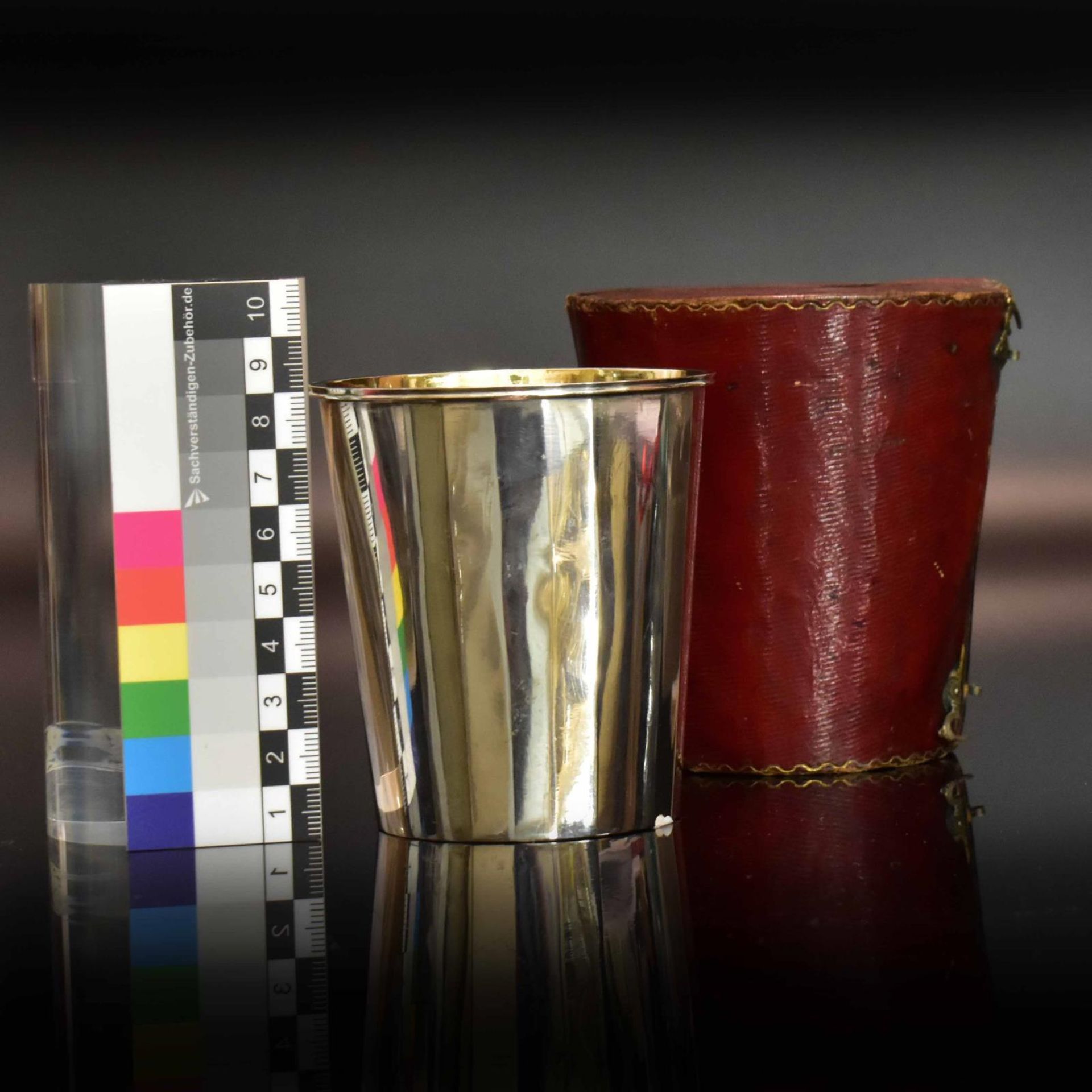 Reisebecher. Karlsruhe, um 1840, Christian Friedrich Deimling | Silber, innen vergoldet. - Bild 2 aus 3