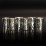 Satz von sechs Schnapsbechern. Deutschland | Silber, Hammerschlagdekor.