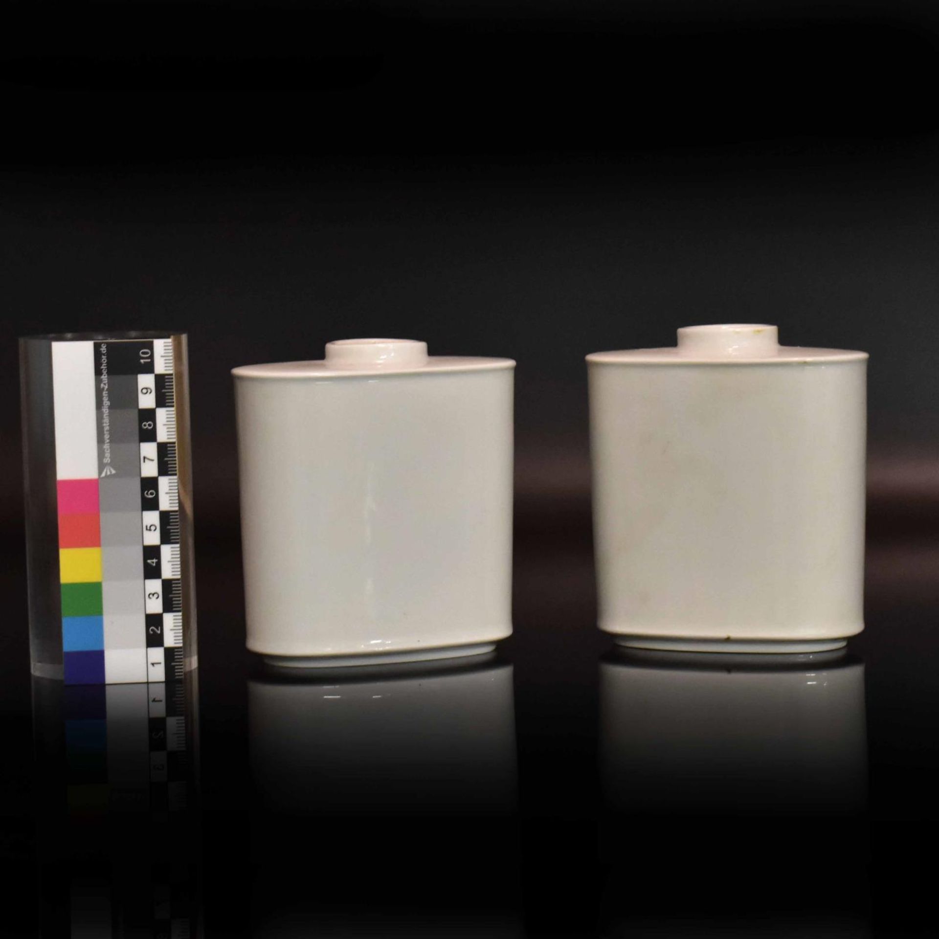 Zwei Teedosen. KPM Berlin, nach Entwurf von Trude Petri | Porzellan, weiß. - Bild 2 aus 3