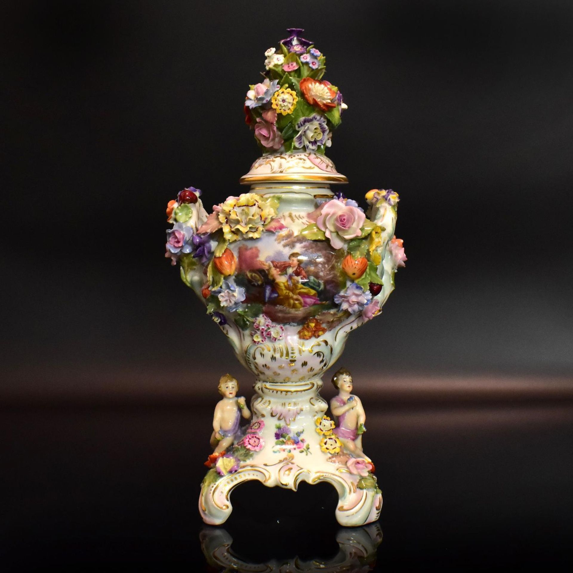 Potpourrivase. Carl Thieme, Potschappel | Porzellan, Farb- und Goldstaffage.